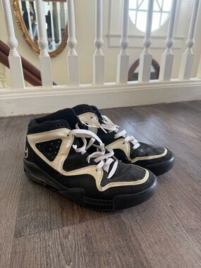 Men Athletic Shoes  Black and White High-Top Sneakers SIZE 9